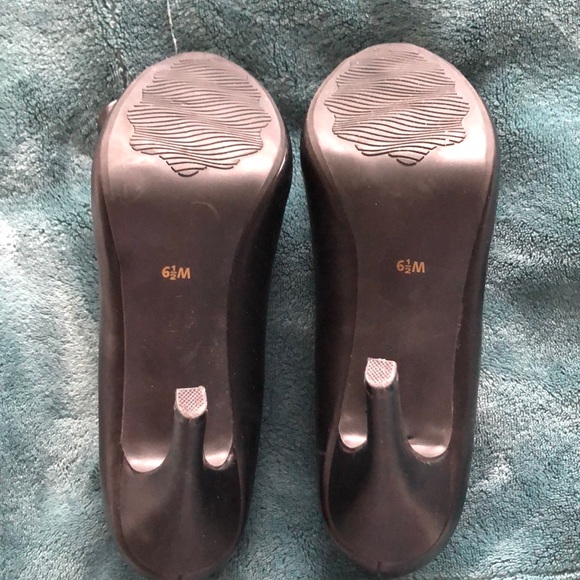 Le Chateau heels - Picture 4 of 4